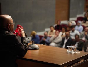 “Türkü Söyleyen Felsefe” Konferansı Yoğun İlgi Gördü