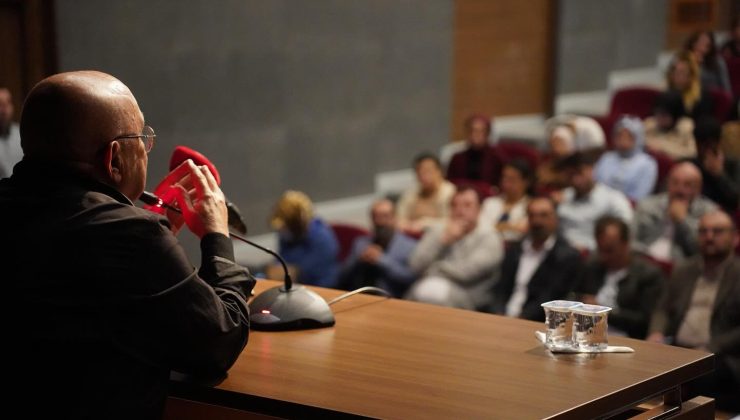 “Türkü Söyleyen Felsefe” Konferansı Yoğun İlgi Gördü