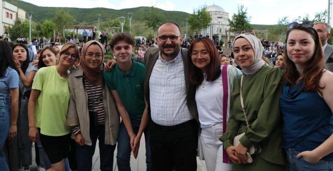 Üniversitede Kariyer Günleri ve Gençlik Haftası Etkinlikleri Coşkuyla Devam Ediyor