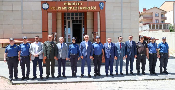 Valimiz Sayın Avni Çakır’dan Kahraman Polis ve Jandarmalarımıza Bayram Ziyareti