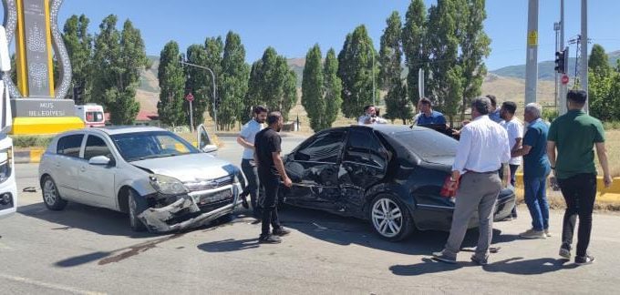 Muş Bitlis Yolu Üzerindeki Trafik Kazasında 3 Yaralı