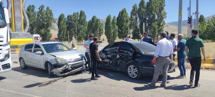 Muş Bitlis Yolu Üzerindeki Trafik Kazasında 3 Yaralı