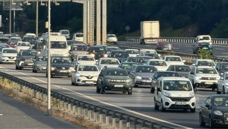 Yola çıkacaklar dikkat! İstanbul’dan çıkışlar durma noktasına geldi