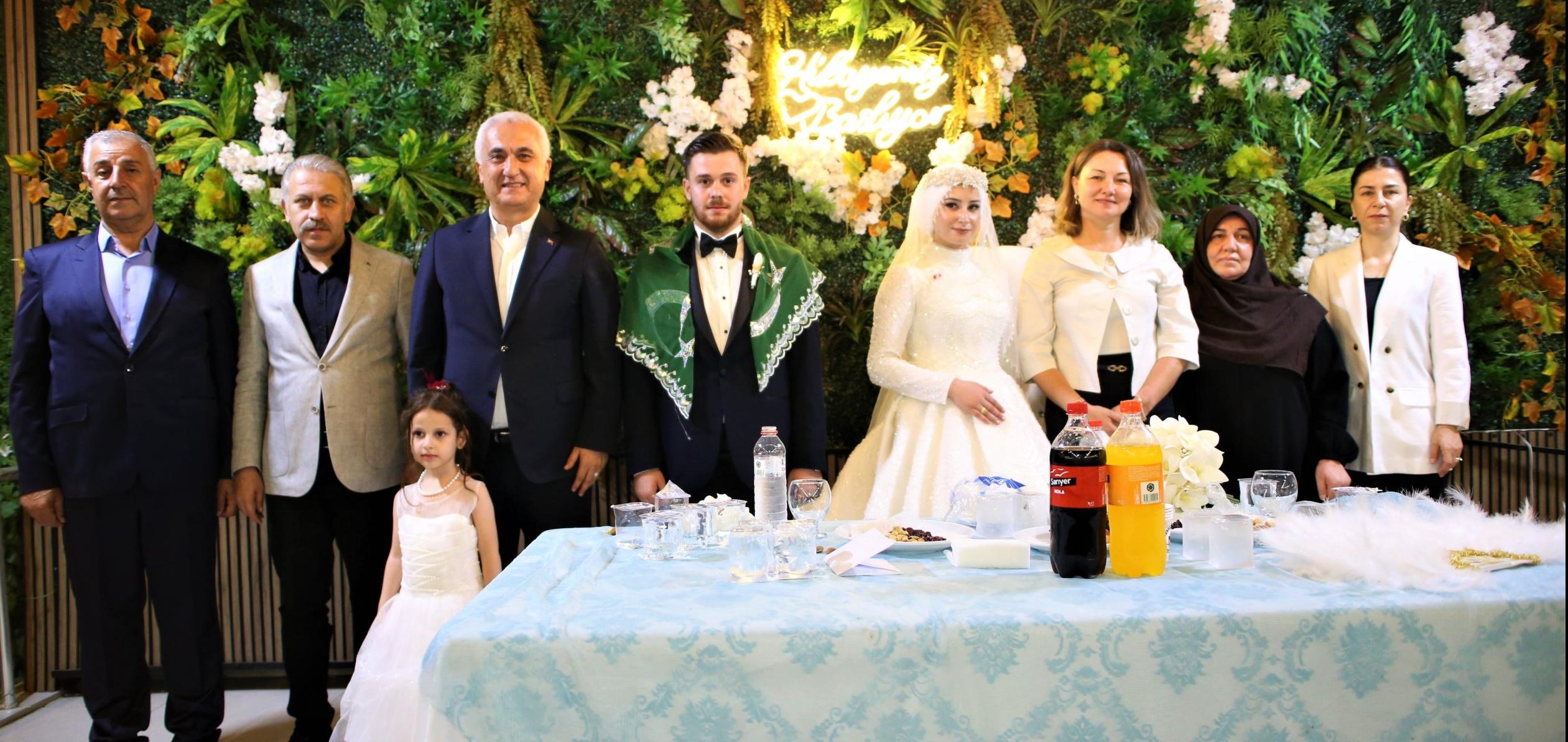 Muş Valisi Sayın Avni Çakır, Şehit Murat Yılmaz’ın Kardeşinin Düğün Törenine Katıldı