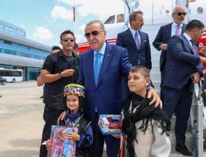 Cumhurbaşkanı Erdoğan’ı Muş’ta Vali Avni Çakır ve Protokol Heyeti Karşıladı