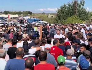 Çiftçiler traktörleriyle Bursa-İzmir yolunu trafiğe kapattı! Jandarma müdahale edince ortalık karıştı