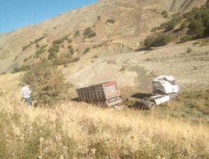 Muş-Bulanık Karayolunda Kaza: Kamyon Şarampole Yuvarlandı, Sürücü Hafif Yaralı