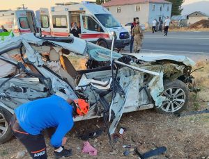 Muş Yaygın Yolu Bozbulut Köyü Mevkiinde Trafik Kazası: 1 Ölü, 2 Yaralı