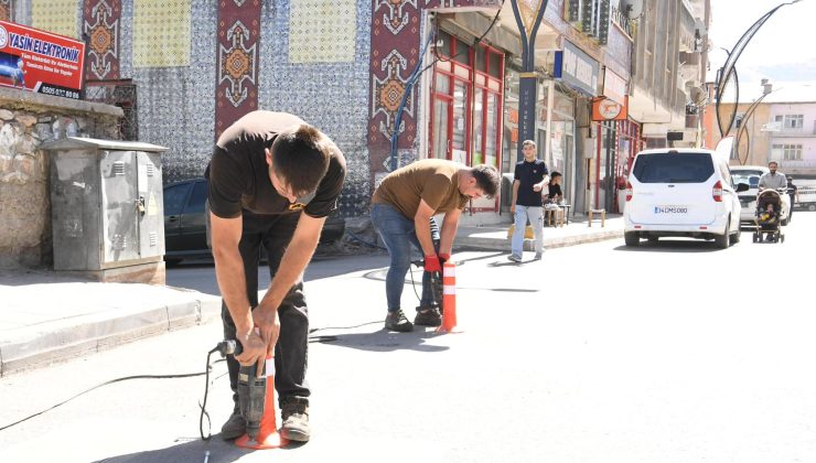 Muş Belediyesi 75. Yıl Caddesi’nde Tek Taraflı Park Düzenlemesi Başlattı