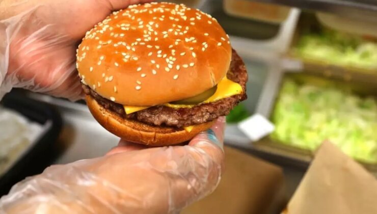 McDonald’s’ta hamburger yiyen 49 kişiye ölümcül bakteri bulaştı, satışlar durduruldu