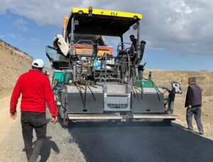 Muş’ta Sıcak Asfalt Çalışmaları Hız Kesmeden Devam Ediyor