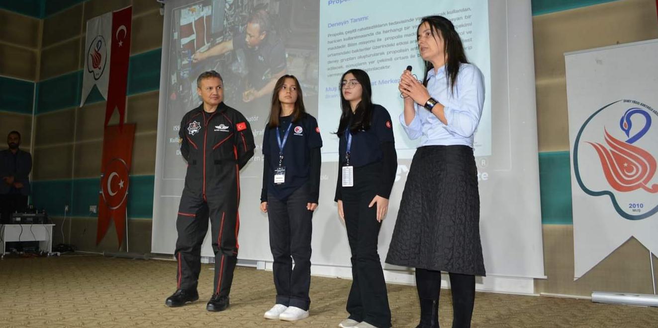 İlk Türk Astronot Alper Gezeravcı, Muş’ta Öğrencilerle Bir Araya Geldi