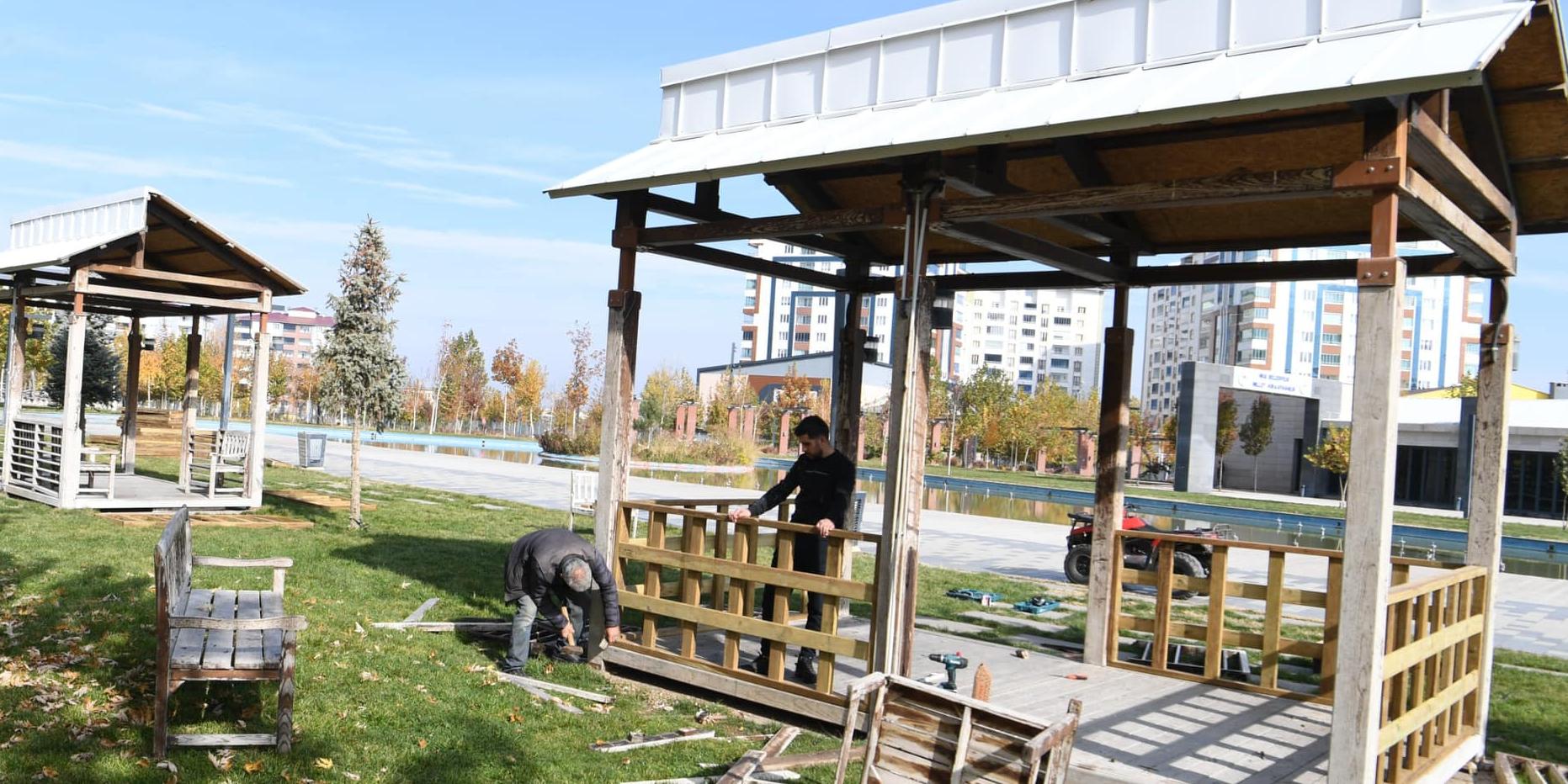 Muş Belediyesi’nden Parklarda Hummalı Çalışma