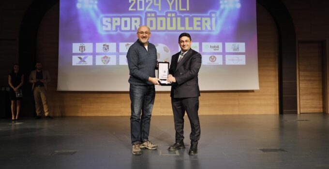 MÜDÜR TAŞDEMİR, YILIN SPOR MÜDÜRÜ SEÇİLDİ