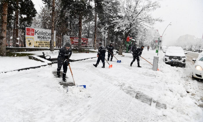 Muş’ta Kar Temizliği İçin Çalışmalar Başladı