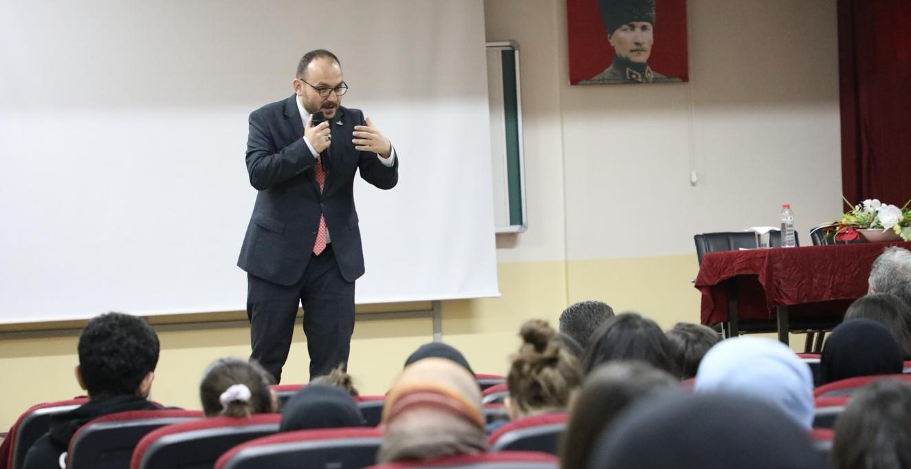 Prof. Dr. Mustafa Alican’dan Gençlere İlham Veren Konuşma: “Malazgirt Bizim Neyimiz Olur?”