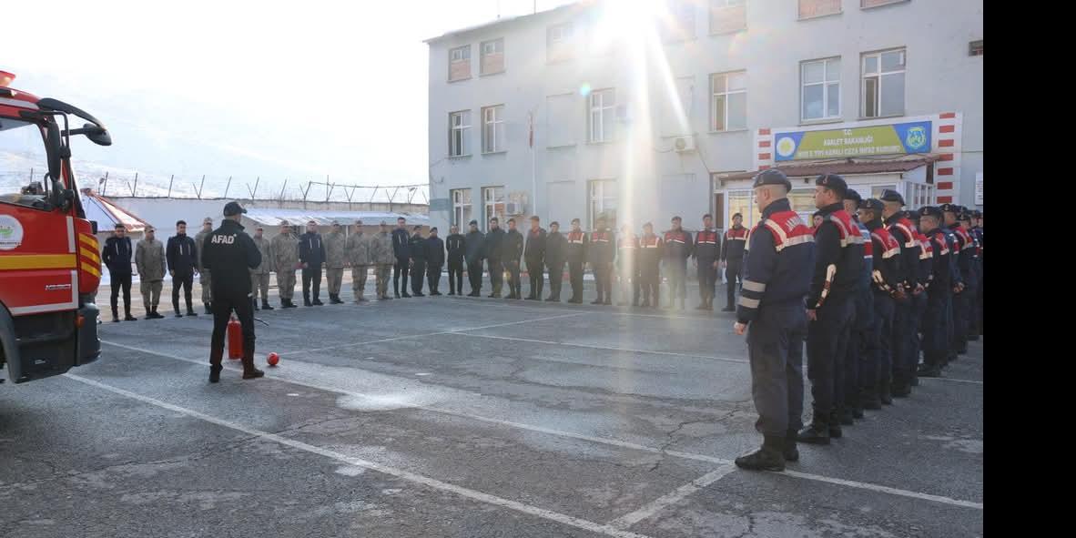 Cezaevi Jandarma Bölük Komutanlığı’nda Yangın ve Afet Farkındalık Eğitimi Düzenlendi