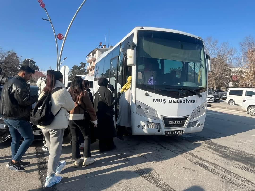 Üniversite ve Belediye Araçları Öğrenciler İçin Seferber Oldu