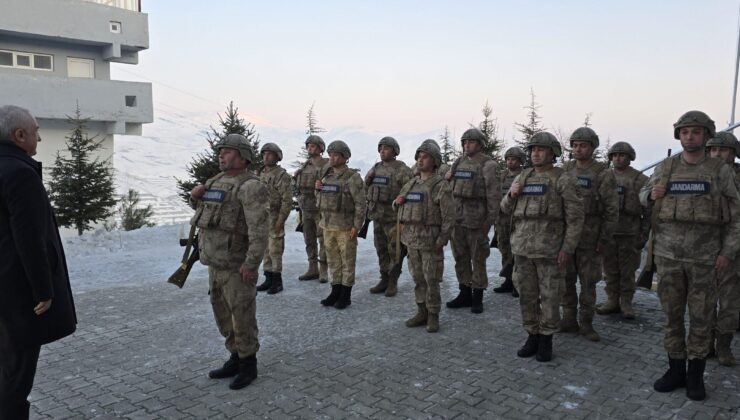 Muş Valisi Avni Çakır, Akpınar Karakolu’nda Mehmetçiklerle İftar Yaptı