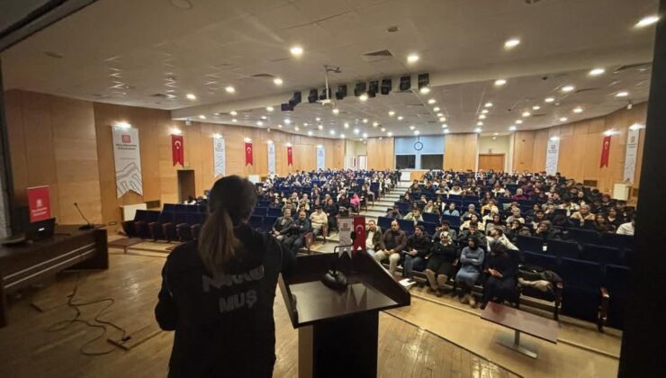 Üniversitede Bağımlılıkla Mücadele Seminerleri Düzenlendi